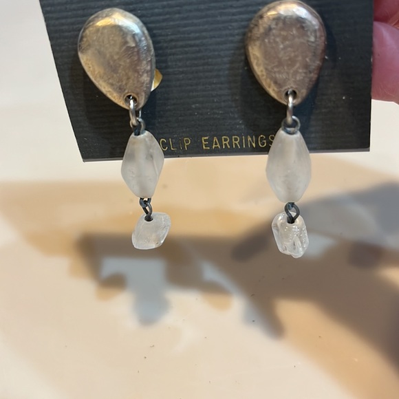 Vintage clip earrings - Picture 4 of 4